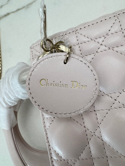 DIOR Mini Lady Dior 羊皮三格 淡粉色