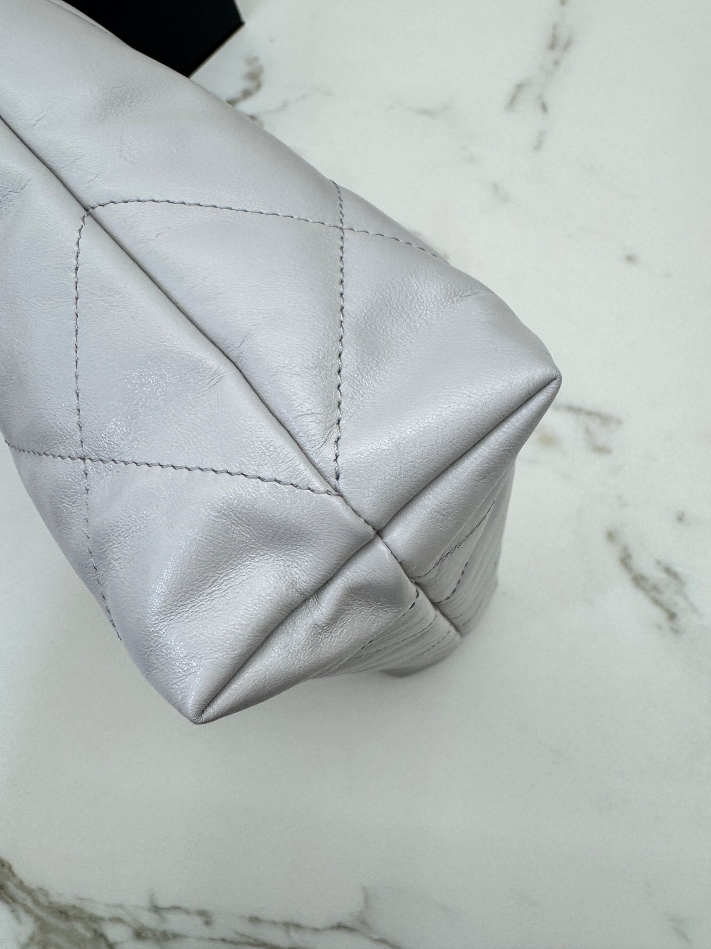 CHANEL 22Bag Small 25S淺灰色