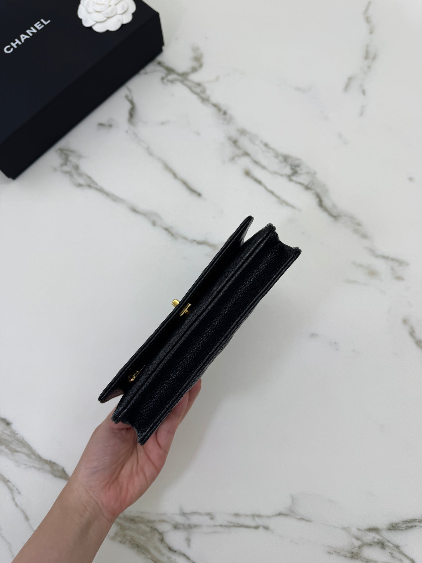 CHANEL Wallet On Chain 黑金牛 新版旋轉扣woc