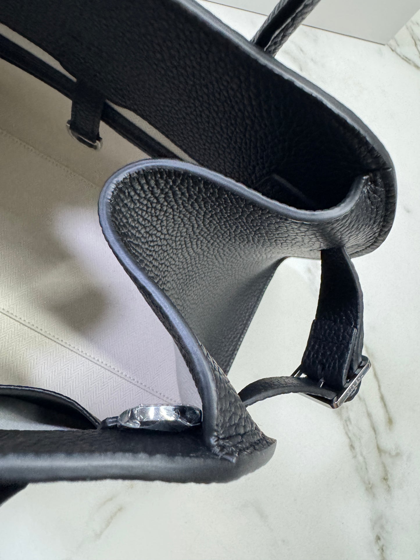 THE ROW Marguax 12 黑銀荔枝紋