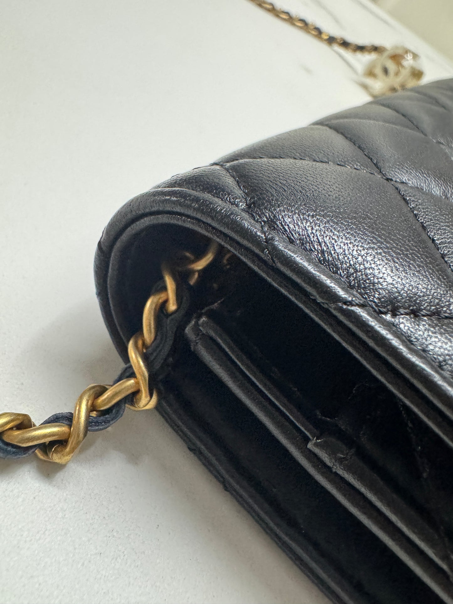 CHANEL woc 24A 琺瑯調節扣 羊皮 黑