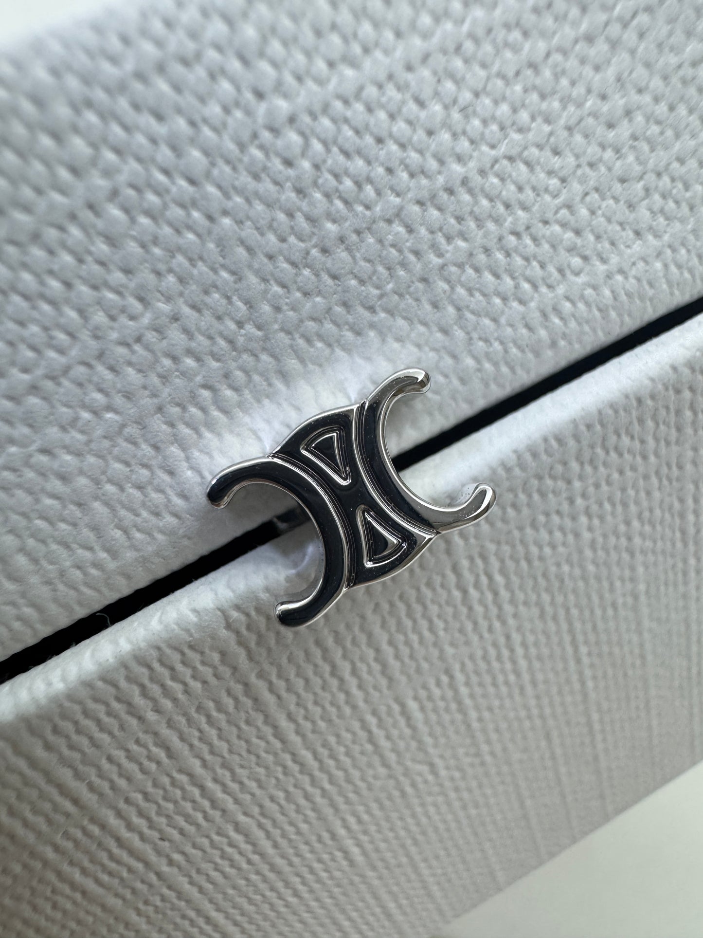 CELINE 銀色凱旋門耳釘