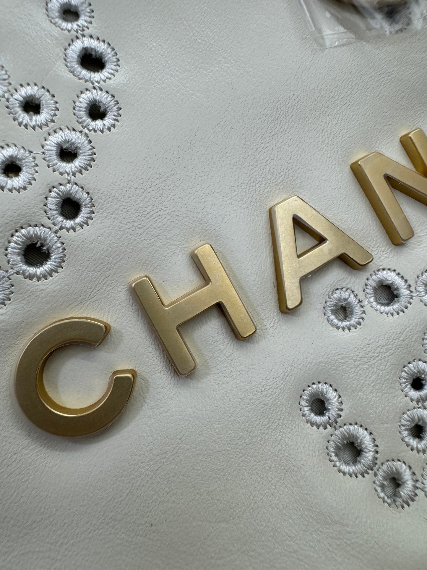 CHANEL 22Bag Mini 鏤空Logo