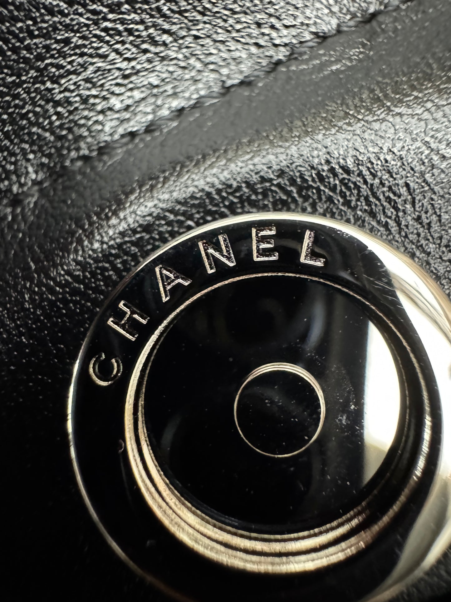 CHANEL 22Bag 黑銀 Medium
