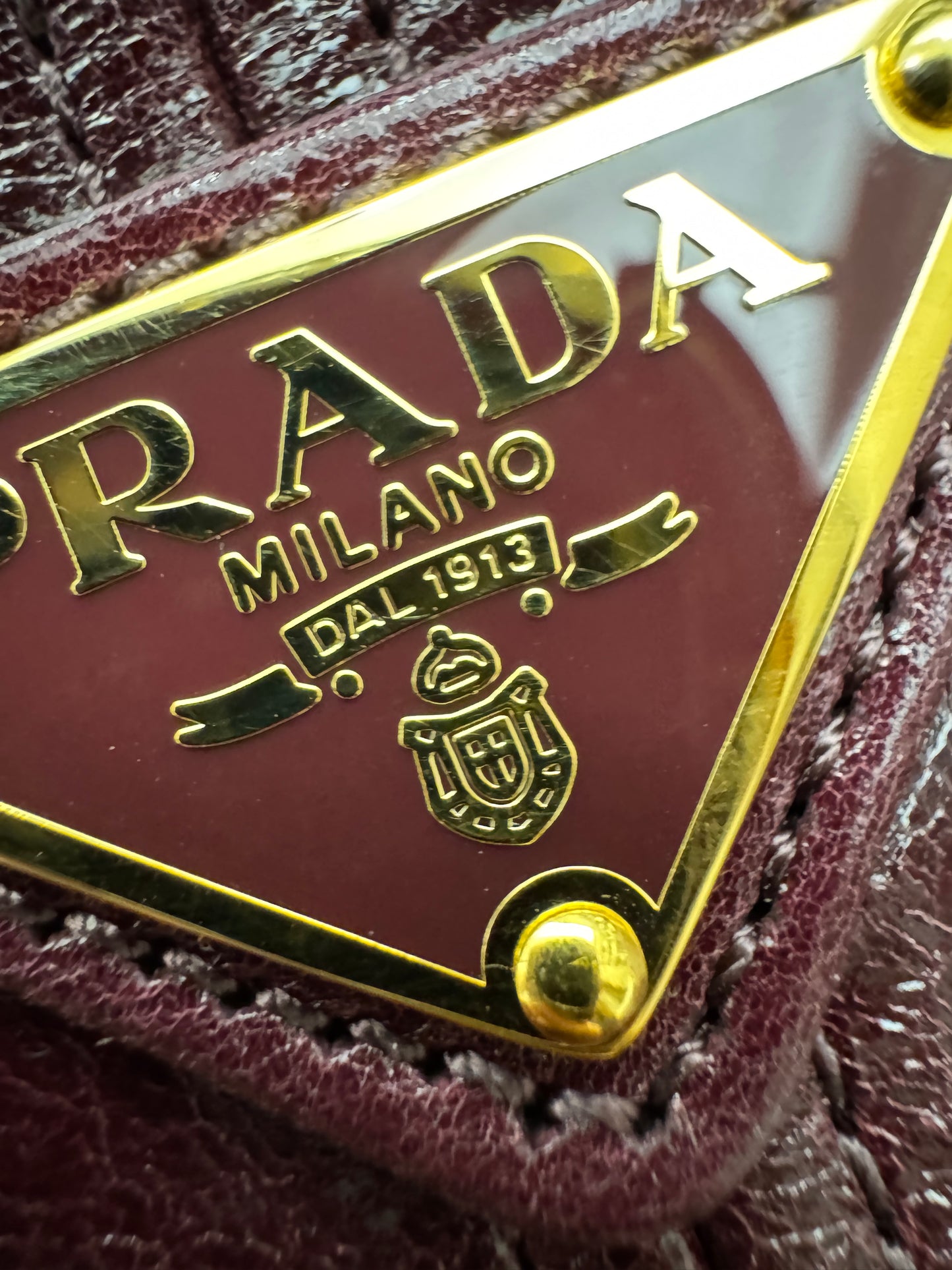 PRADA Bonnie Medium 酒紅油臘皮