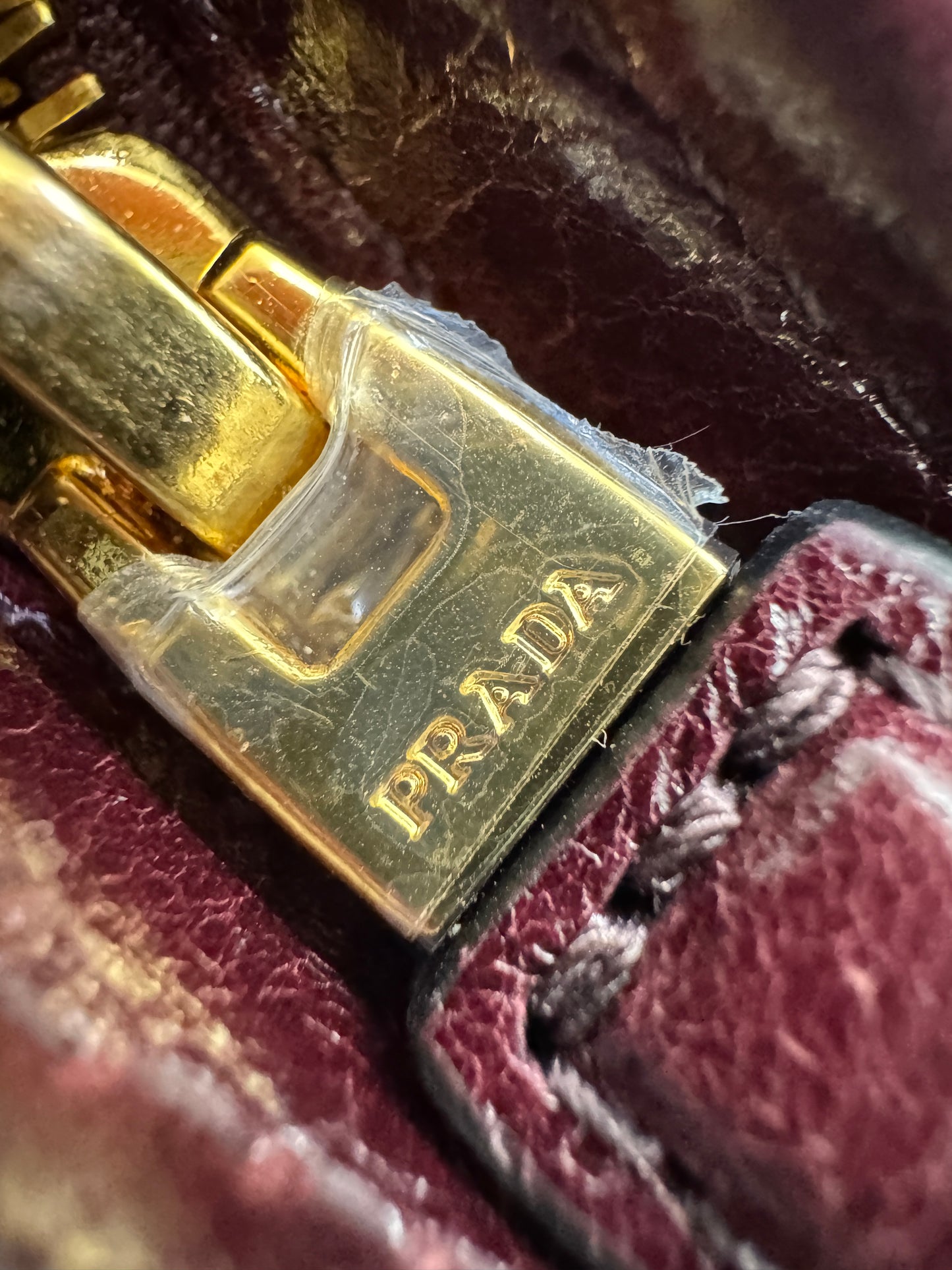 PRADA Bonnie Medium 酒紅油臘皮
