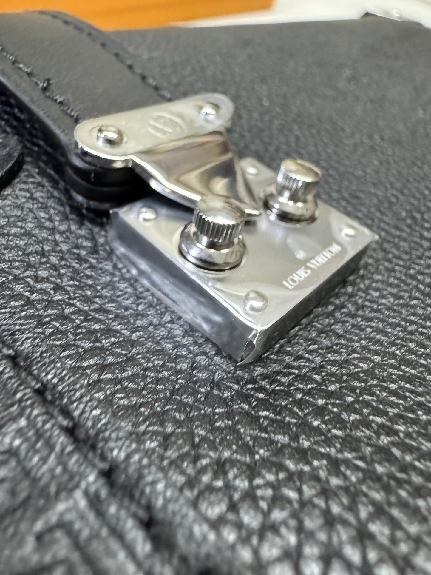 LV Side Trunk MM 黑色皮款