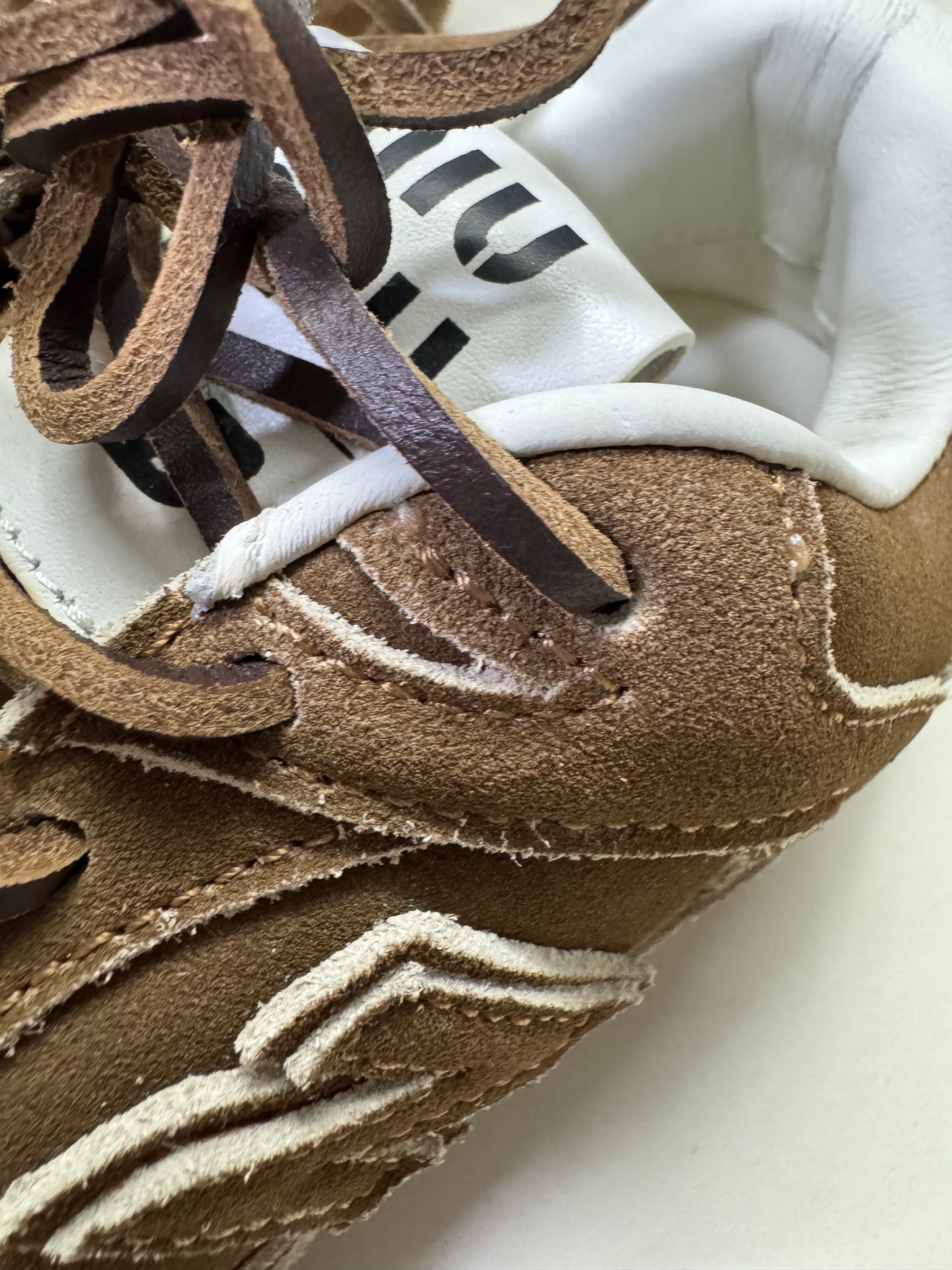 MIU MIU x NEW BALANCE 棕色猄皮軟底運動鞋