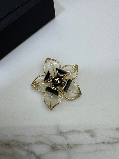 CHANEL 26A 透明花琺瑯胸針