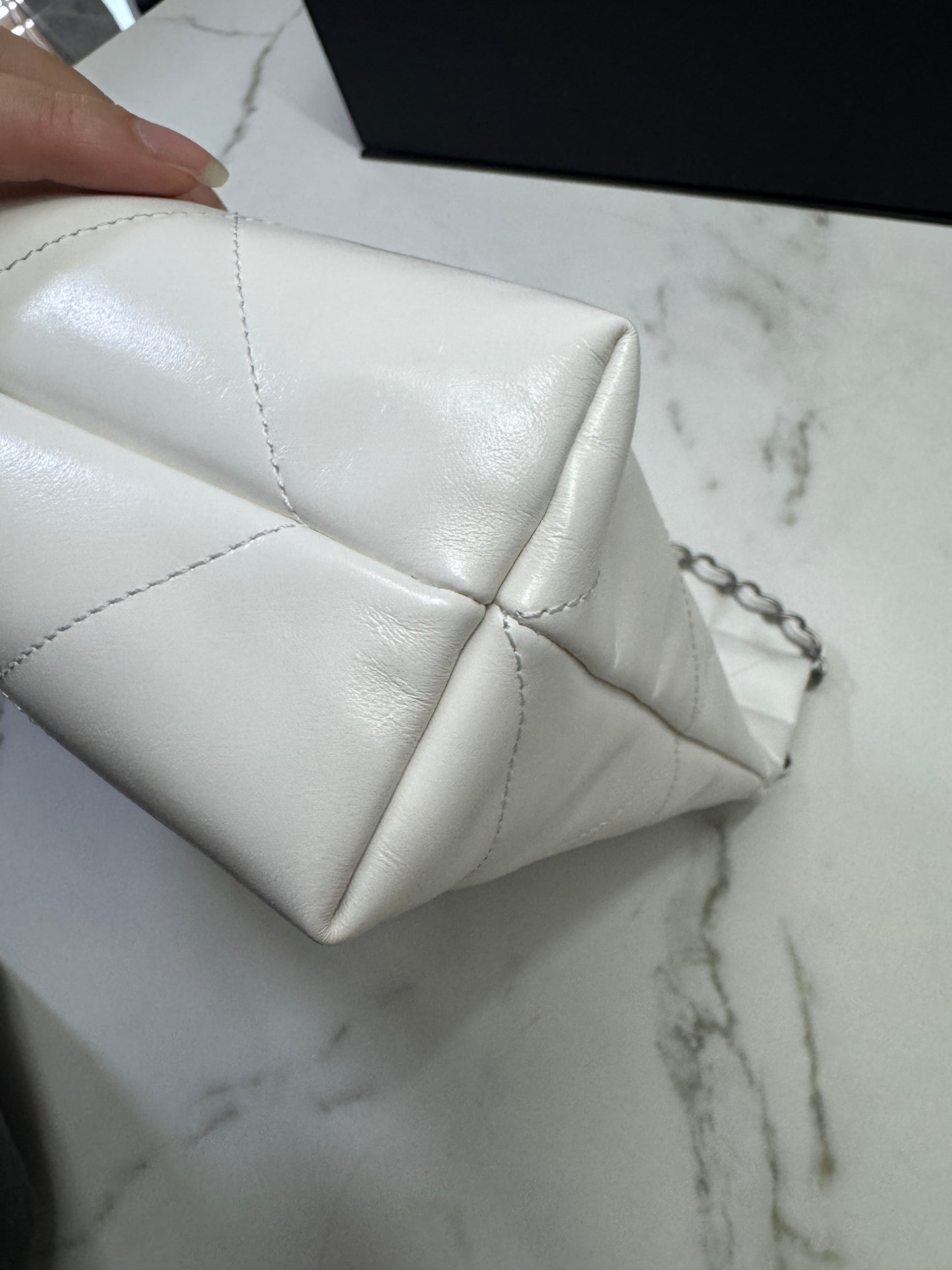 CHANEL 22 Bag Medium 白銀