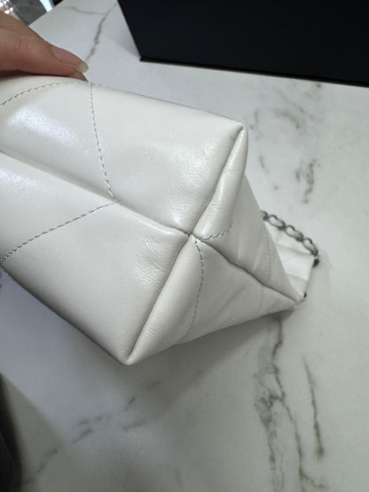 CHANEL 22 Bag Medium 白銀