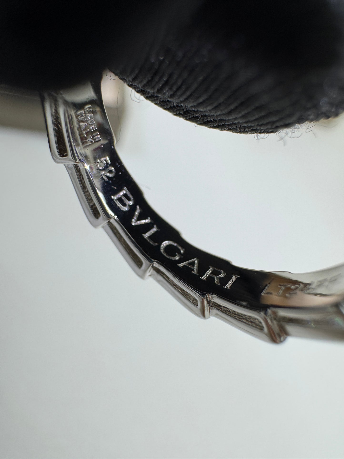 BVLGARI Serpenti Ring 白金色半鑽