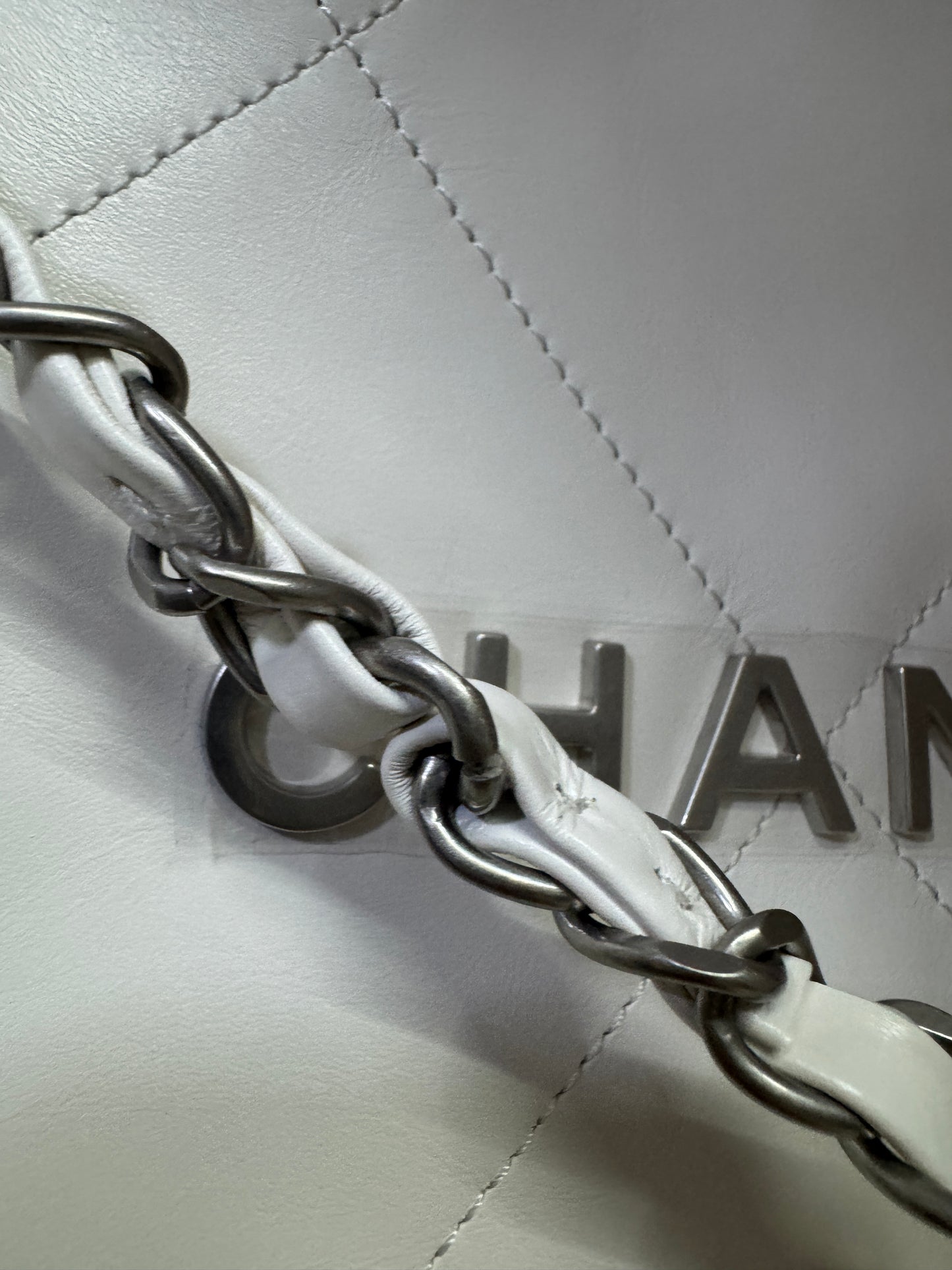 CHANEL 22 Bag Medium 白銀