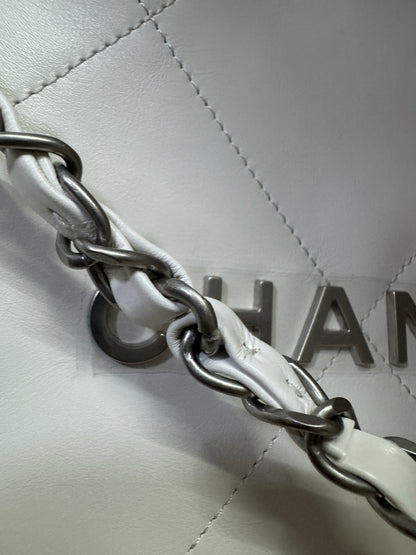 CHANEL 22 Bag Medium 白銀