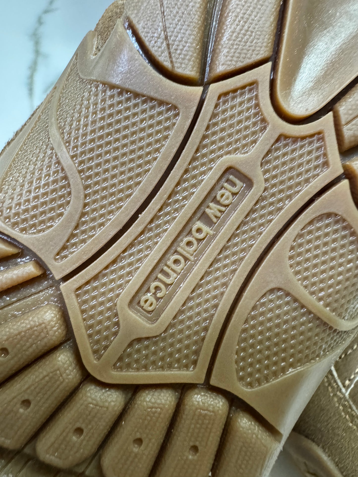 MIU MIU x NEW BALANCE 棕色猄皮軟底運動鞋