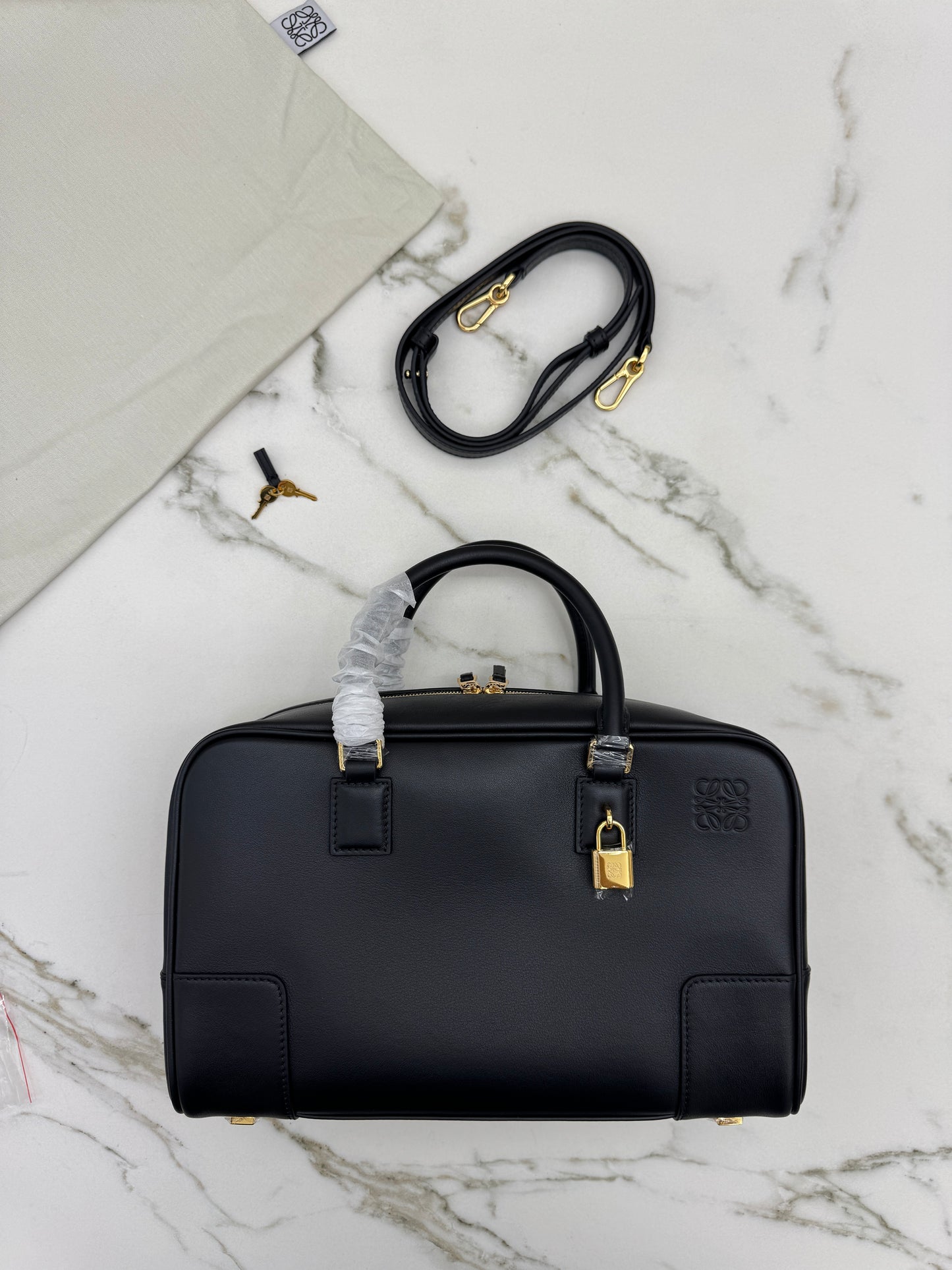 LOEWE Amazona 28 黑色
