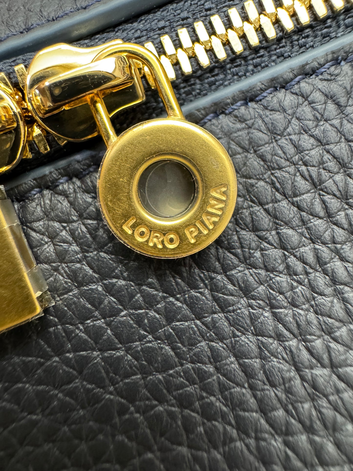 LORO PIANA Extra Pocket 19 海軍藍金扣
