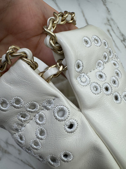 CHANEL 22Bag Mini 鏤空Logo