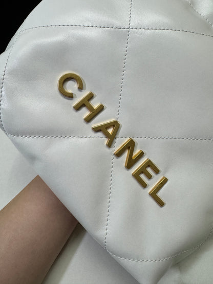 CHANEL Mini 22 Bag 白金