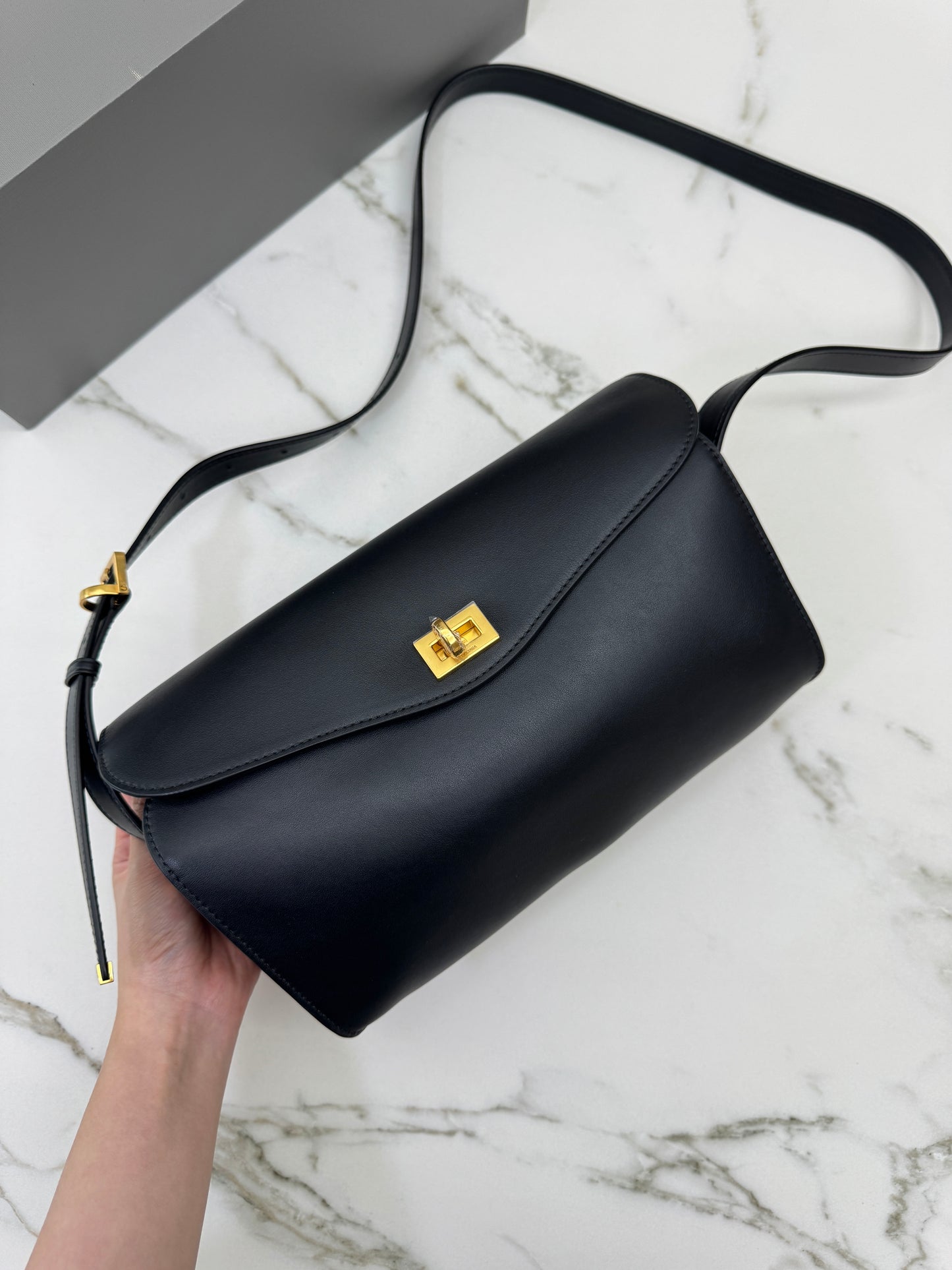BALENCIAGA Le 7 Hobo