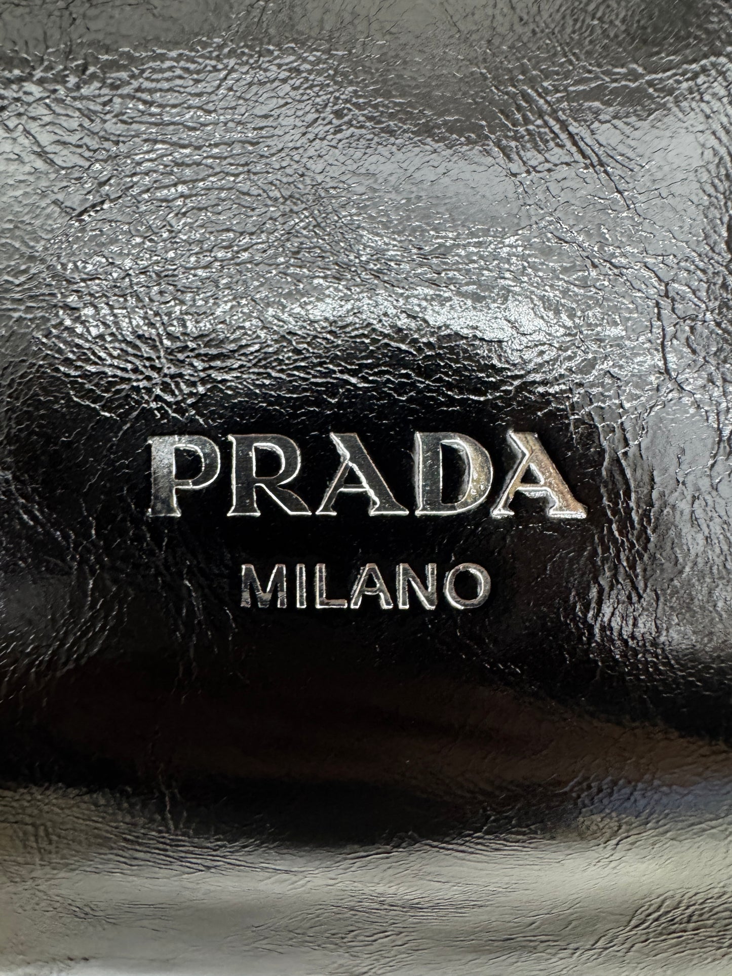 PRADA 油蠟皮飯盒包 黑色