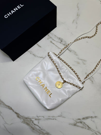 CHANEL Mini 22 Bag 白金