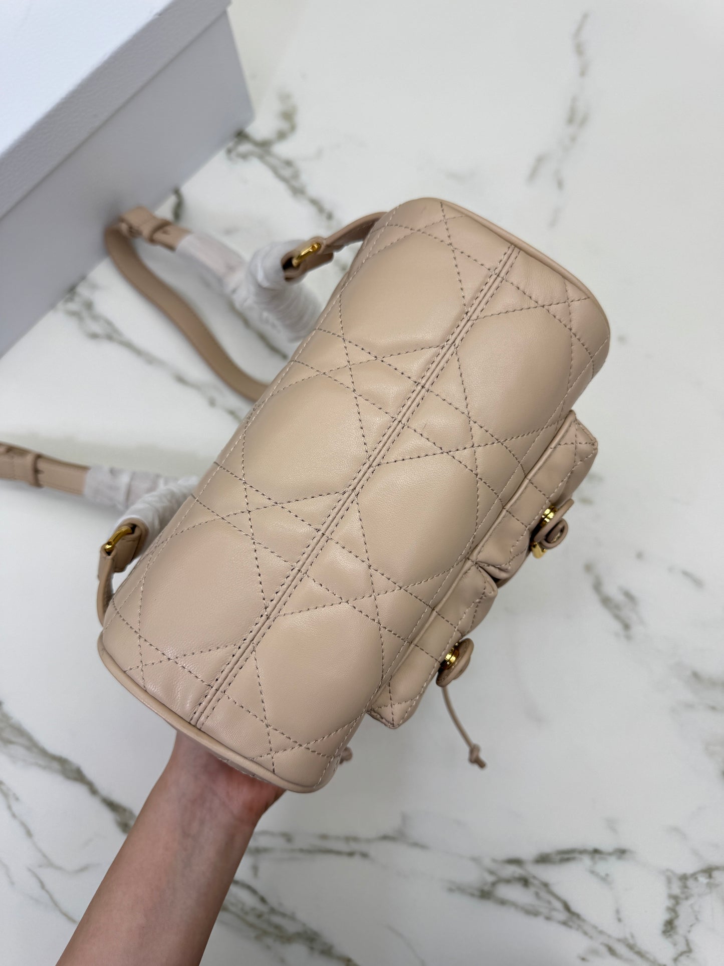 DIOR Caro Backpack Medium 奶茶色