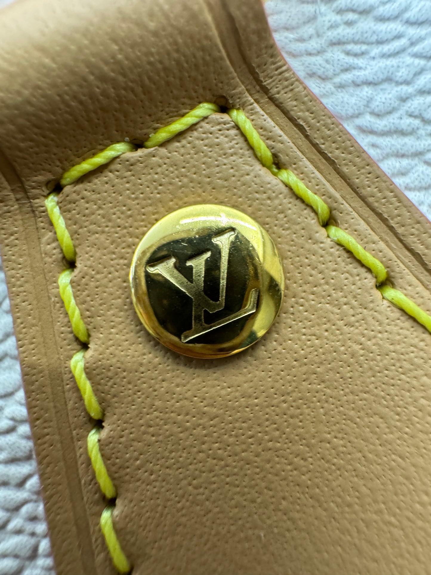LV Nano Alma 沙丘色