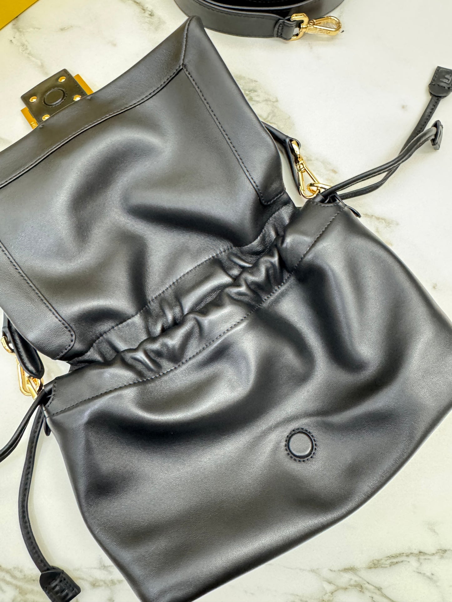 FENDI Mamma Baguette 黑色 Medium