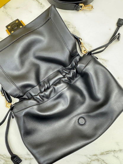 FENDI Mamma Baguette 黑色 Medium