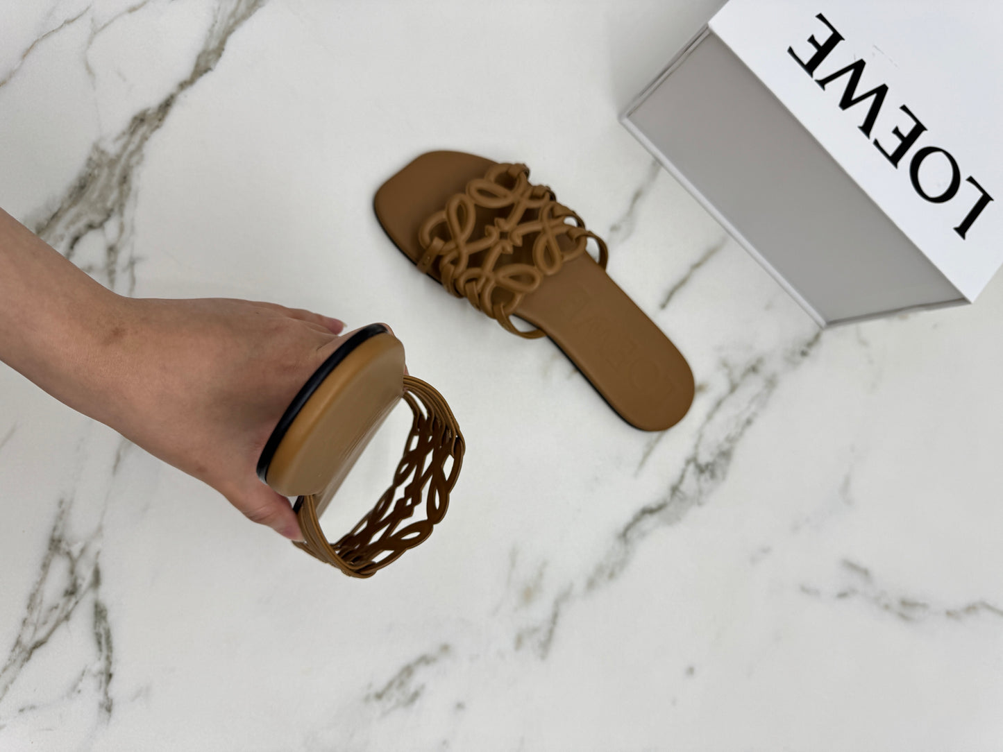 LOEWE Anagram Sandals 卡其棕