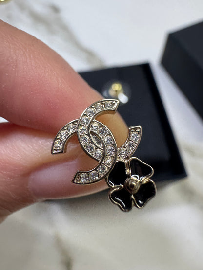 CHANEL 25P 黑色四葉草耳環