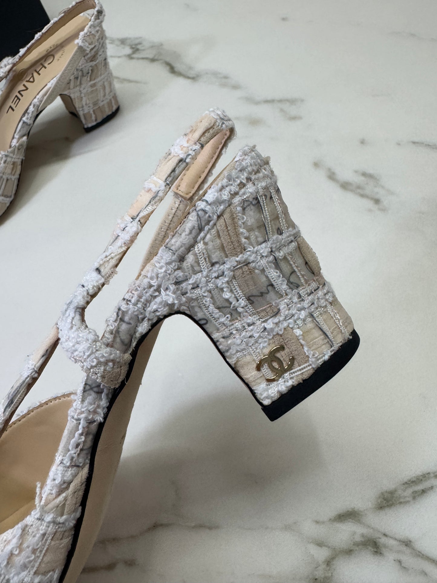 CHANEL 22P蕾絲字母 Slingback