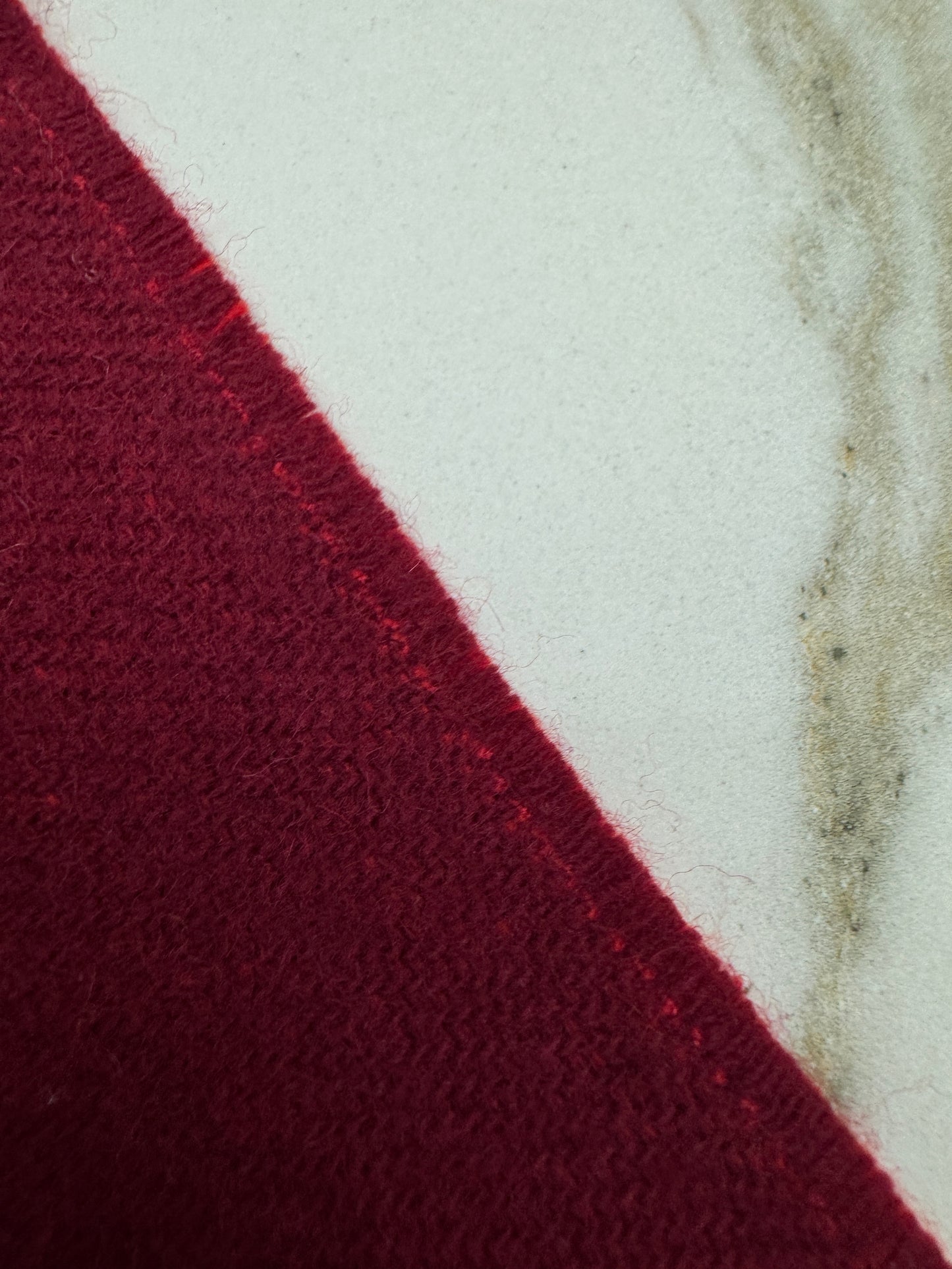 LV Reykjavik Scarf 100% Cashmere Rubis