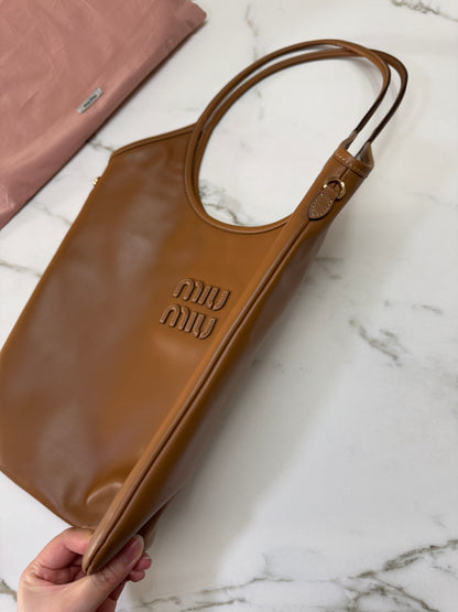 MIU MIU Ivy Tote Regular 淺棕色