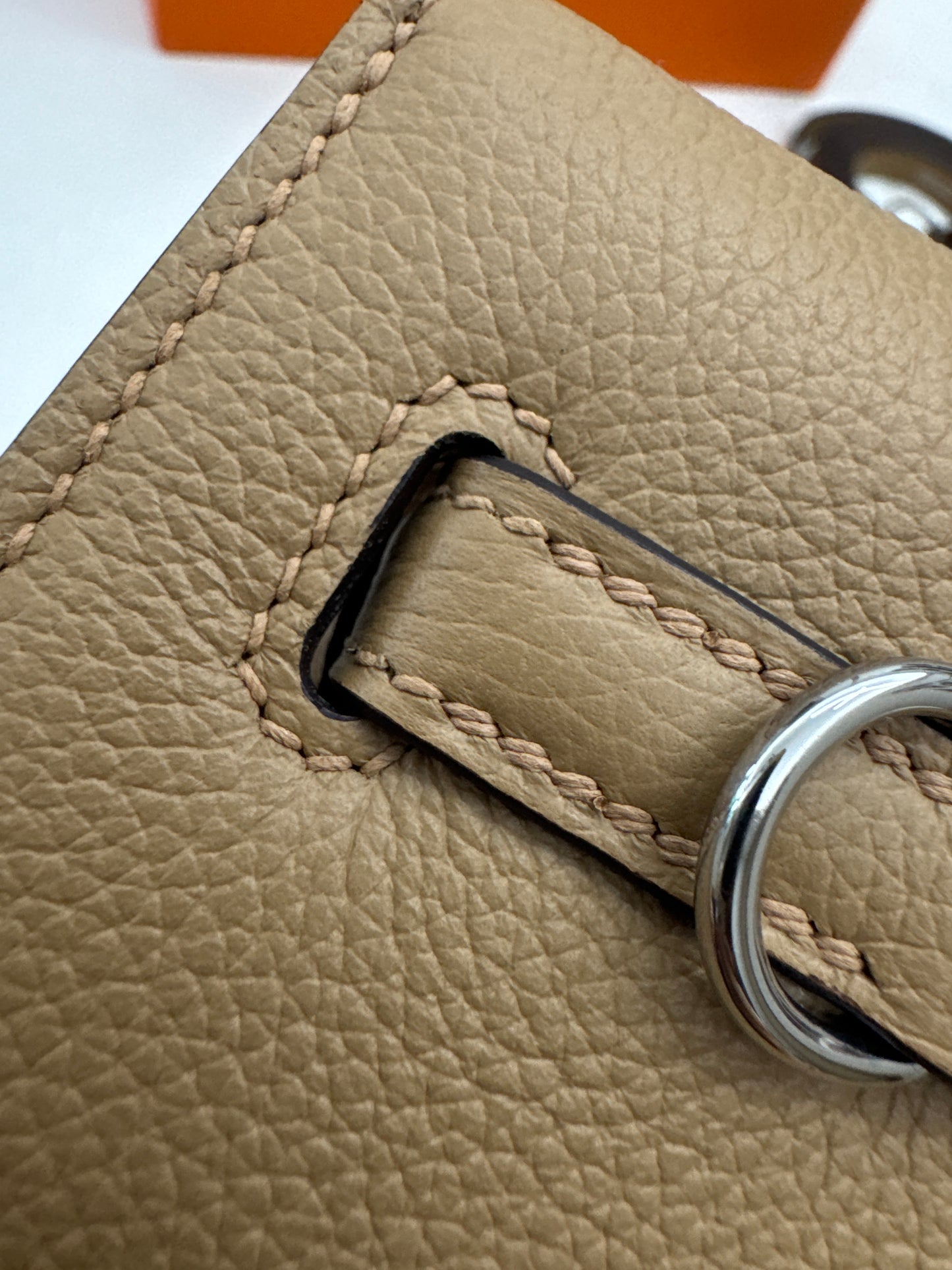 HERMES Kelly Danse 奶茶色銀扣 Chai Evercolor PHW
