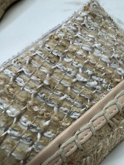 CHANEL 淺杏色軟呢漁夫鞋