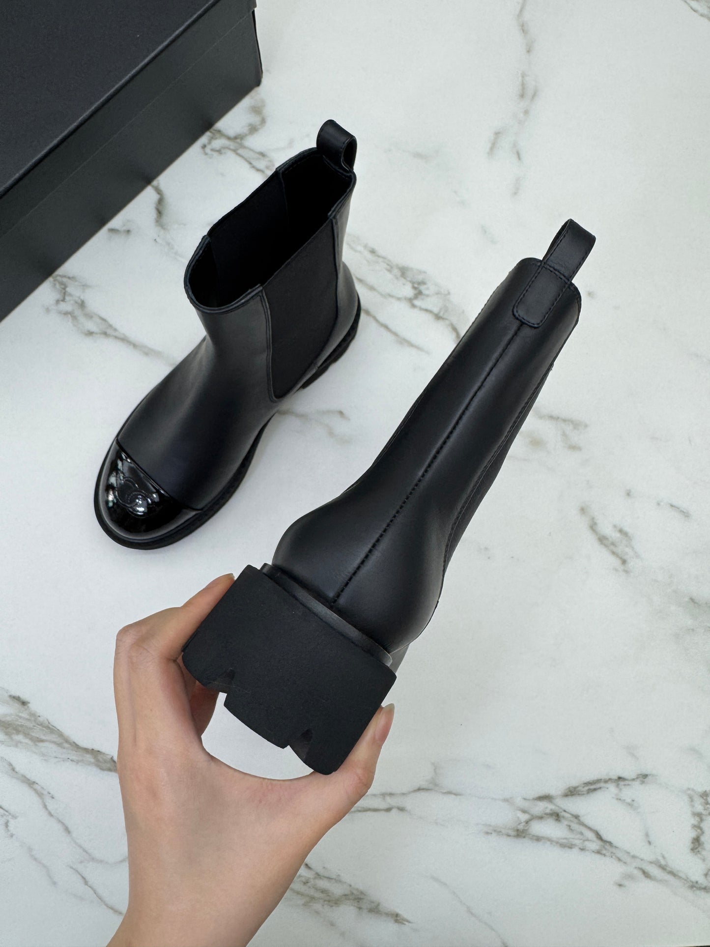 CHANEL 22C 漆皮拼牛皮 切爾西短靴 Chelsea Boots