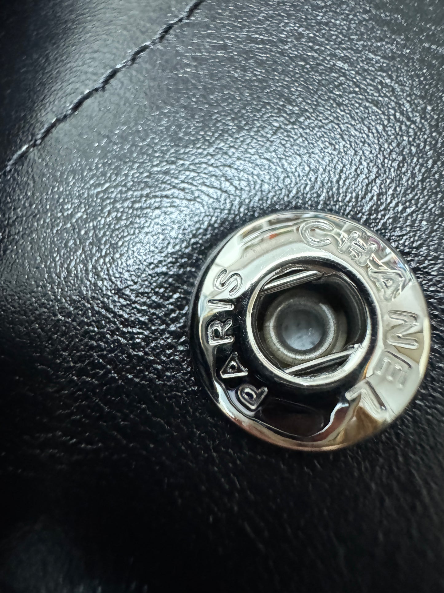 CHANEL 22 Bag Large So Black