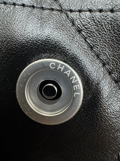 CHANEL 22Bag So Black Small