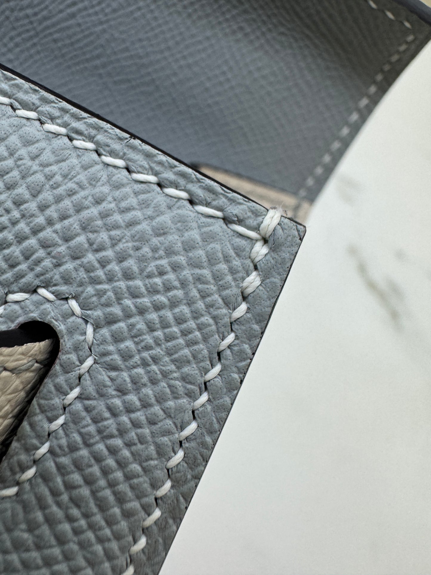 HERMES Kelly 25 冰川藍拼奶昔白 Epsom 香檳金扣 8U Bleu Glacier/ 10 Craie PBHW