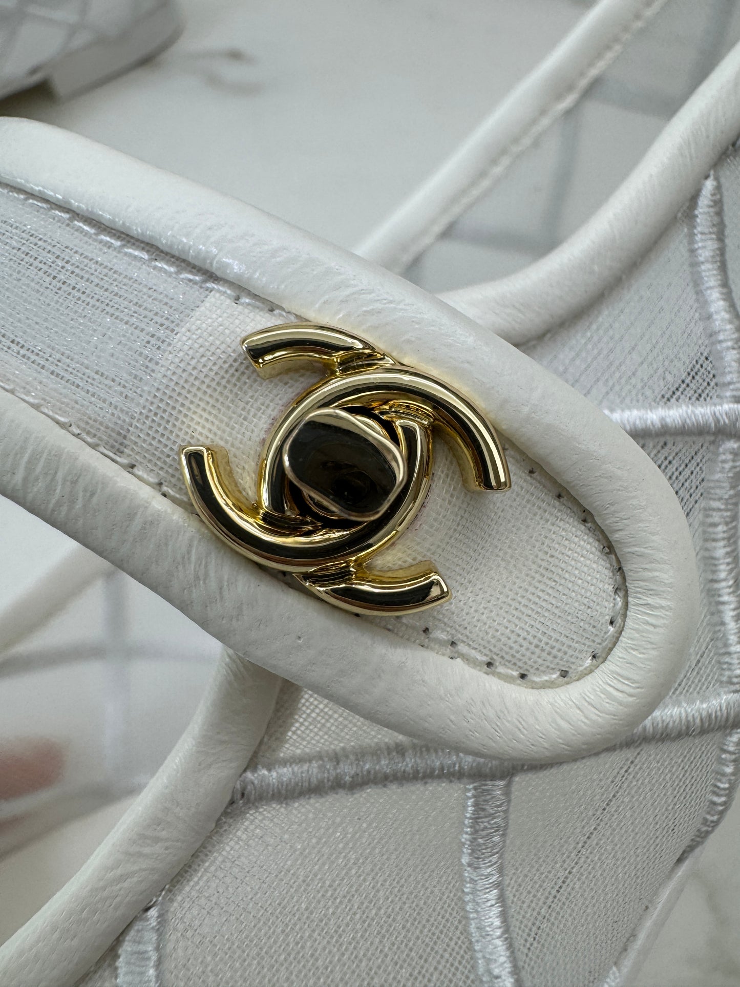 CHANEL 25M Coco Beach 白色網紗 Mary Jane