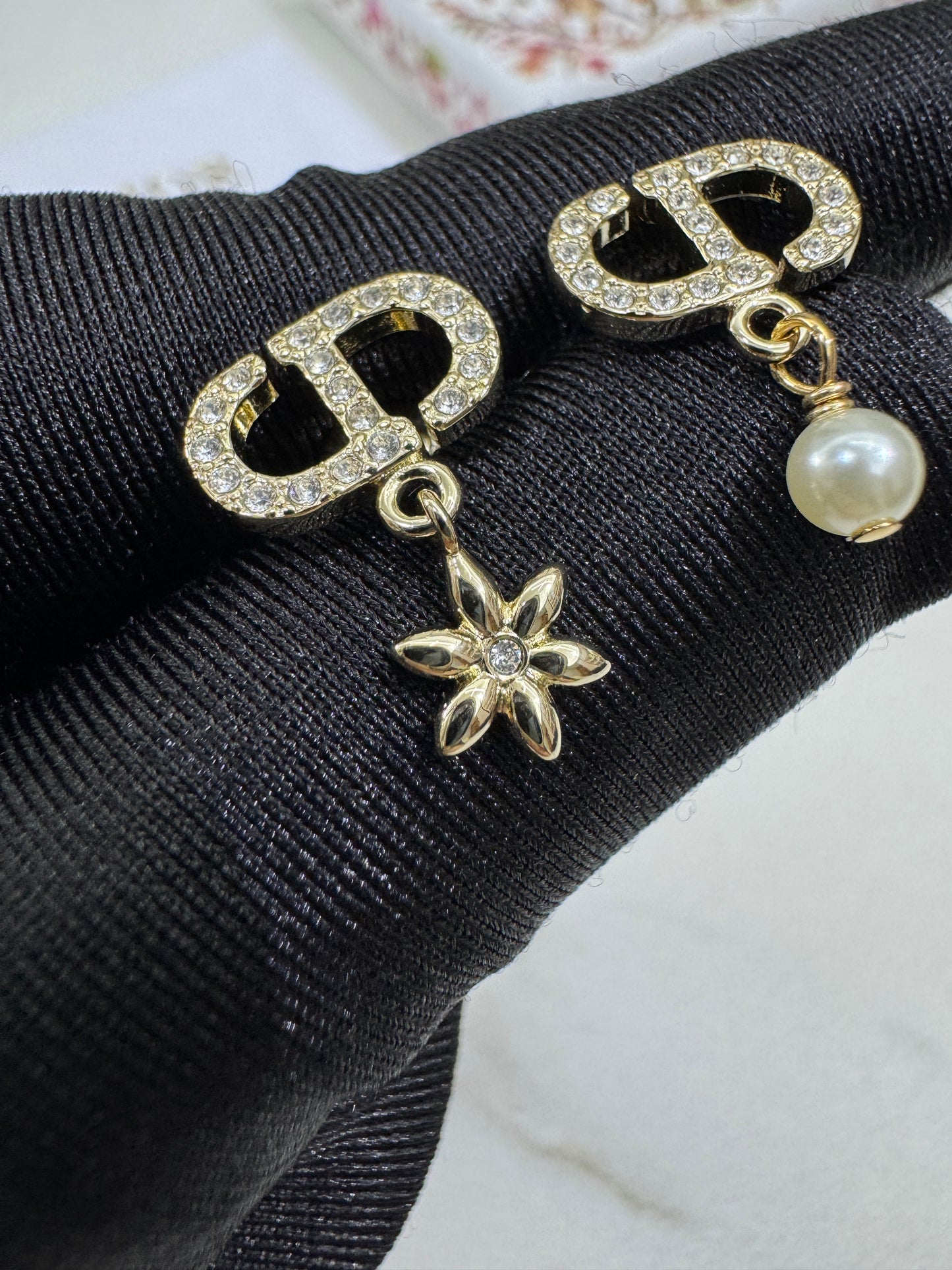 Dior Petit CD Daisy 耳環