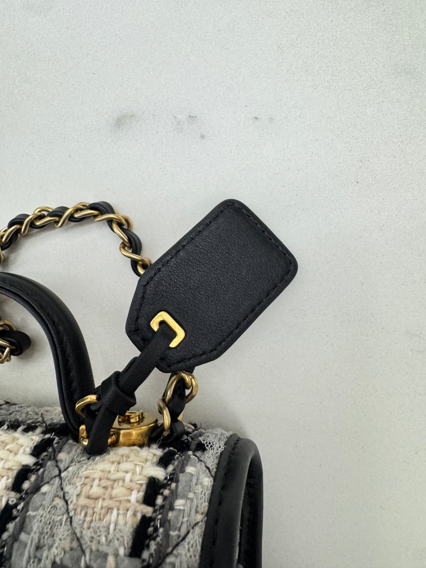 CHANEL 22K 郵差豆腐包 漸變Tweed