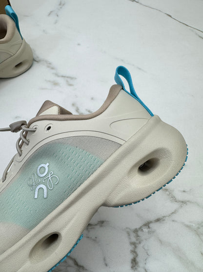 LOEWE X ON 8.0 淺米拼天藍色