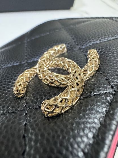 CHANEL 23P 鏤空扣 兩摺錢包 黑