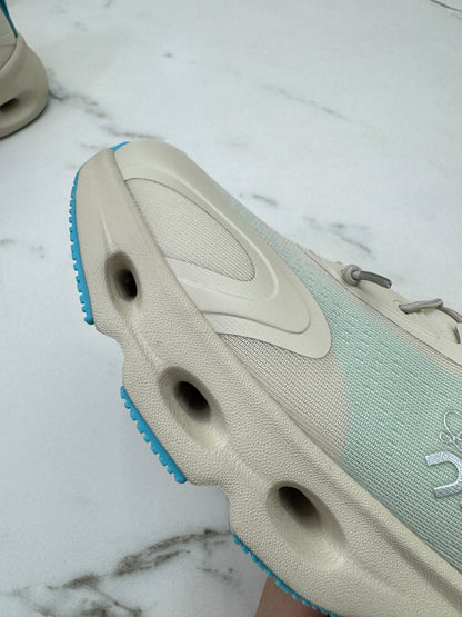 LOEWE X ON 8.0 淺米拼天藍色