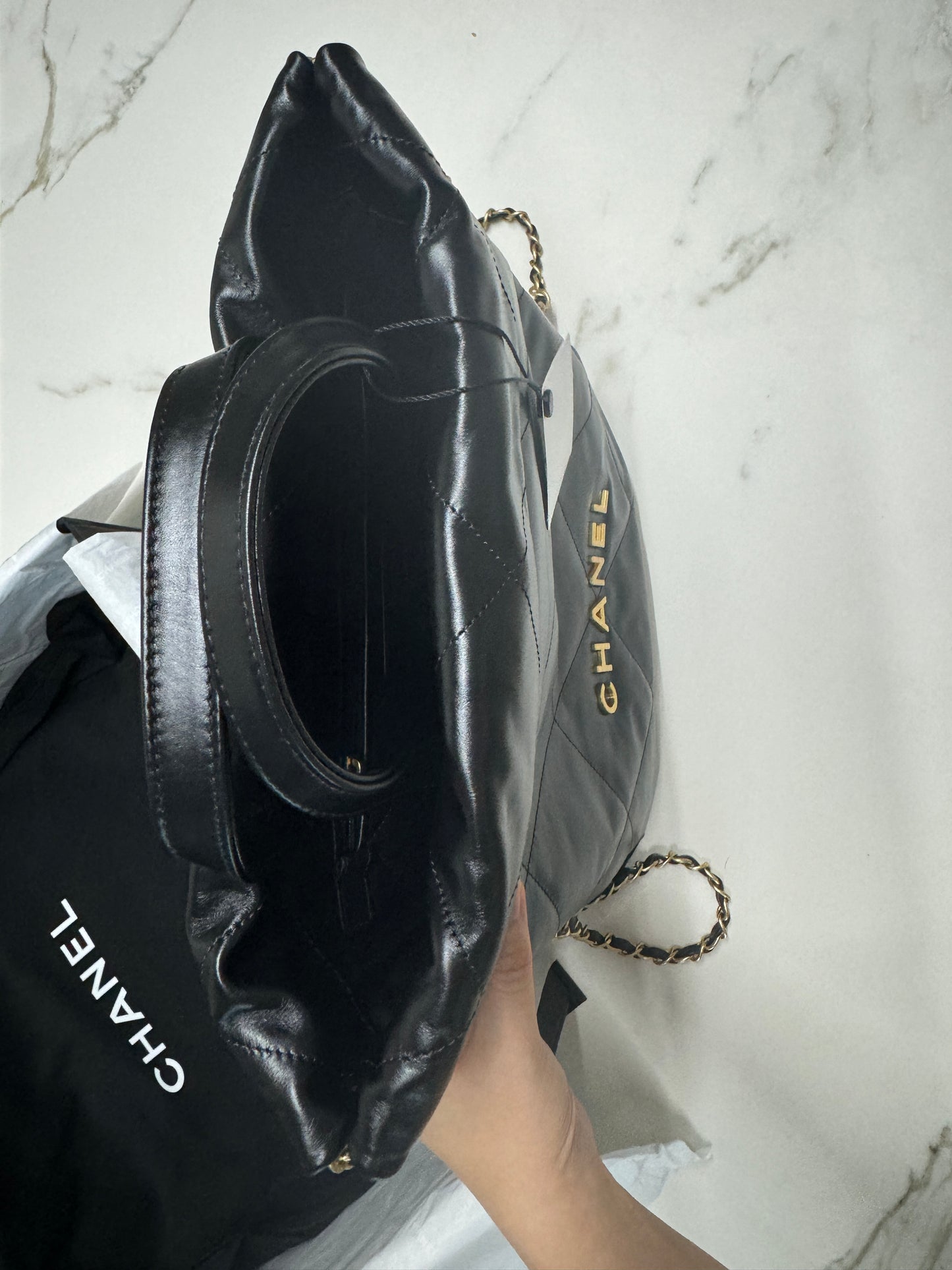 CHANEL 22 Backpack 黑金