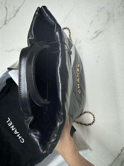 CHANEL 22 Backpack 黑金