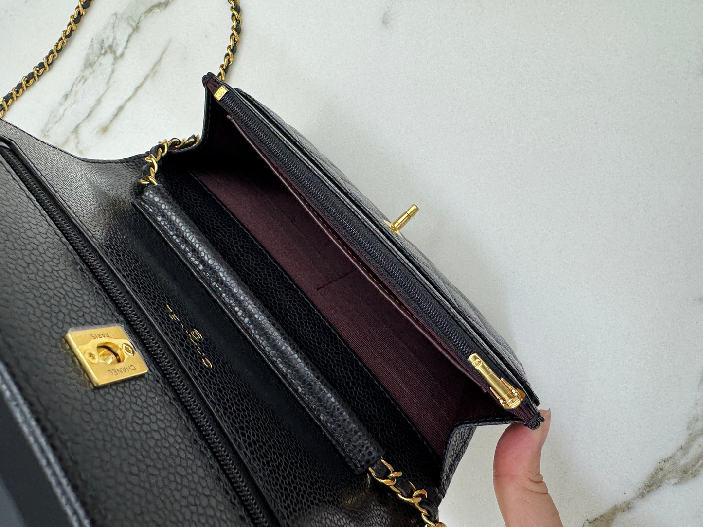CHANEL Wallet On Chain 黑金牛 新版旋轉扣woc